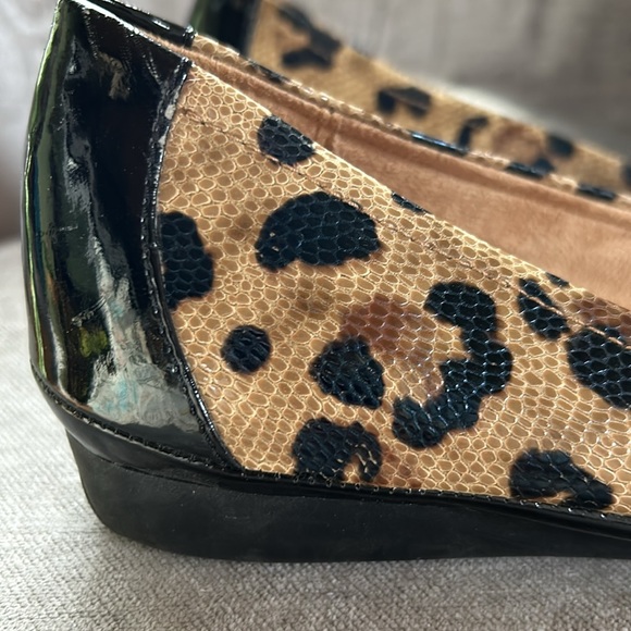 Leopard print and black flats. - Picture 6 of 9